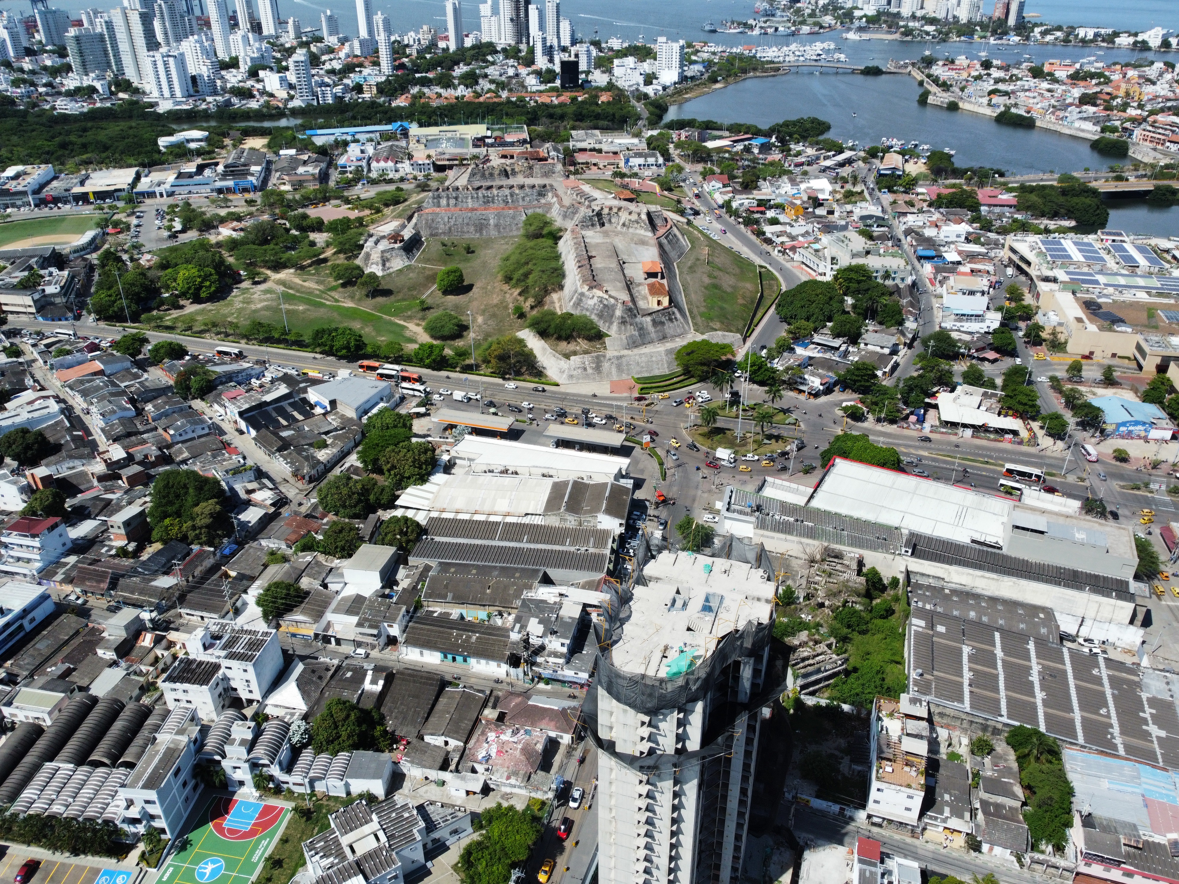 Demolición del Edificio Acuarela